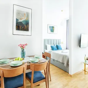 Unique Style Old Town - 25 Min From The Airport - By Homelike Апартаменты